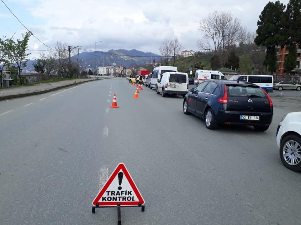 İLÇEMİZE YAPILAN GİRİŞ ÇIKIŞLAR KONTROL EDİLİYOR