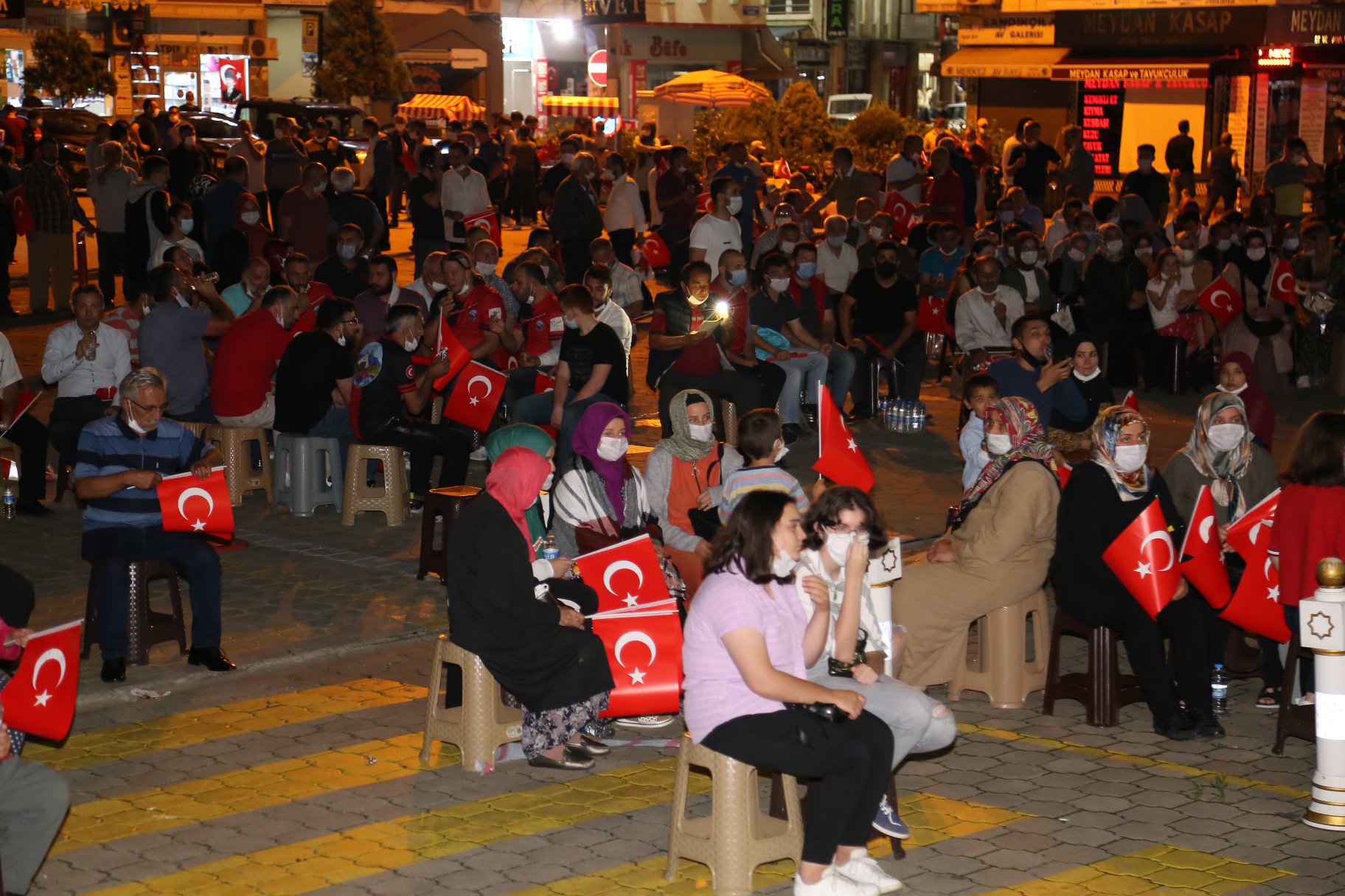 15 TEMMUZ’UN 4.YILINDA İLÇEMİZDE ANMA TÖRENİ DÜZENLENDİ