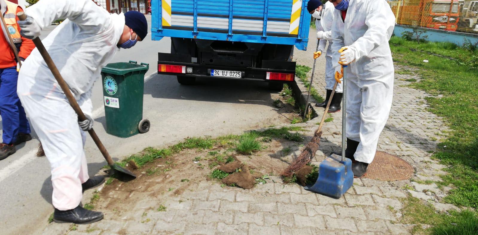 YAYA KALDIRIMLARINI TEMİZLEDİK