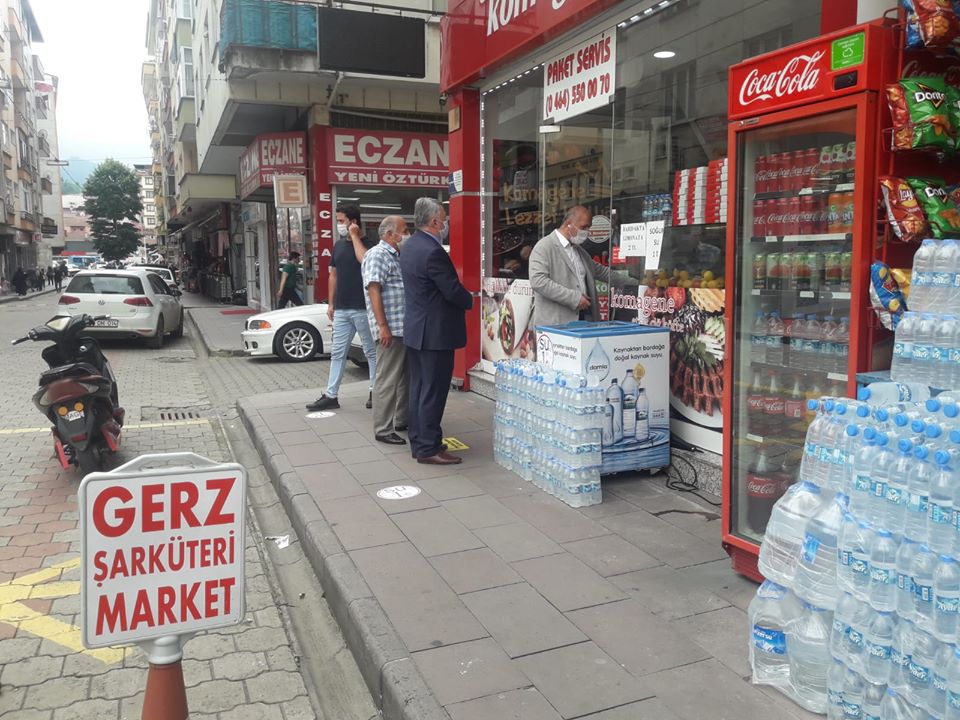 BAŞKANIMIZ AÇILIŞ SONRASI ESNAFI ZİYARET ETTİ