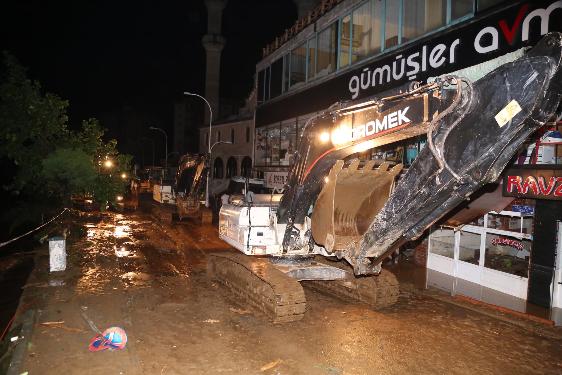 BAŞKANIMIZ SEL FELAKETİ YAŞANAN BÖLGEDE