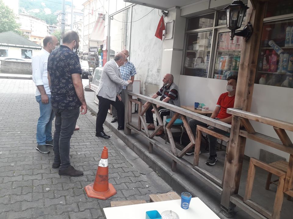 BAŞKANIMIZ AÇILIŞ SONRASI ESNAFI ZİYARET ETTİ