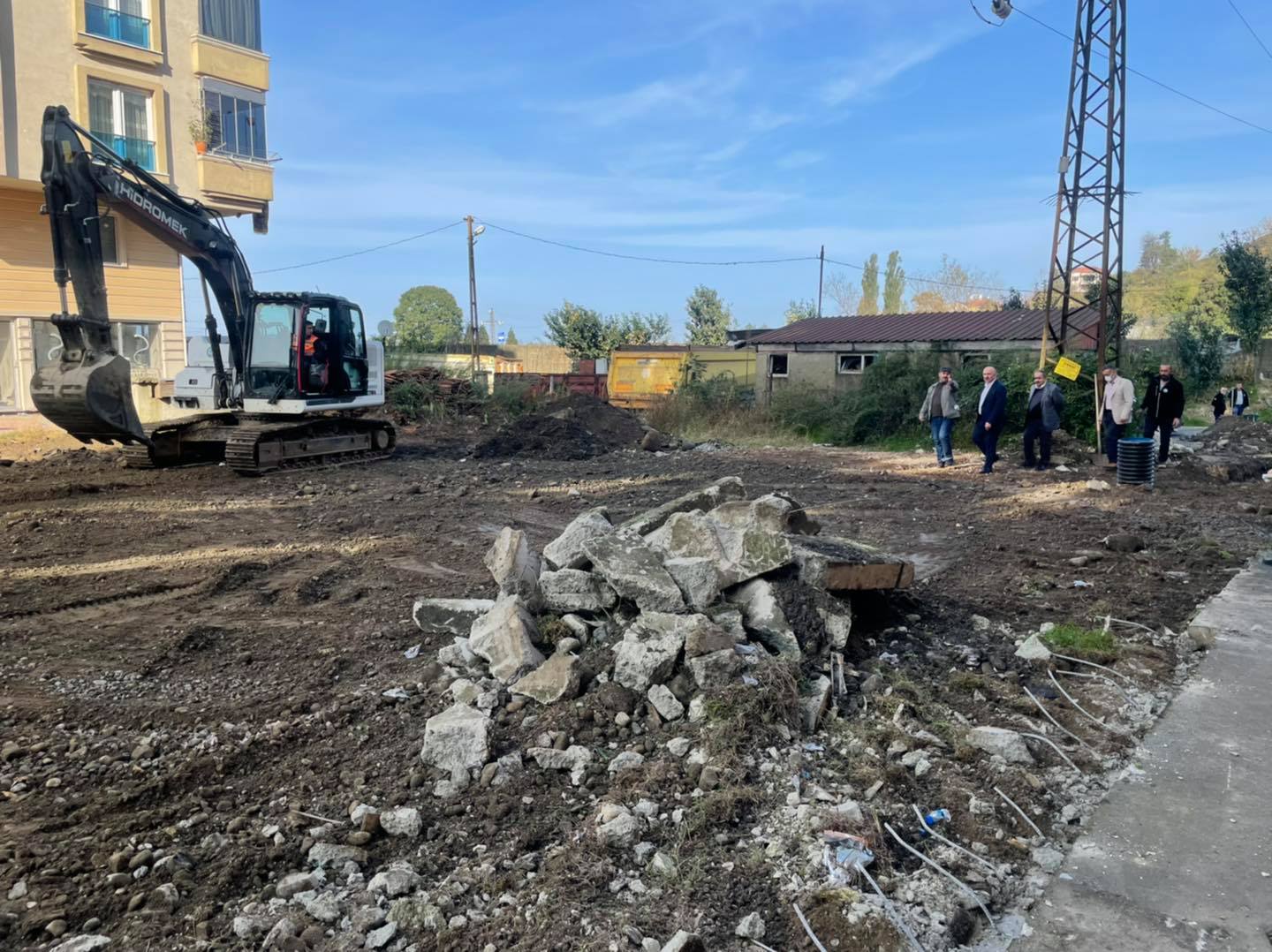 YAKA MAHALLESİNDE ÇEVRE DÜZENLEMESİNE BAŞLADIK