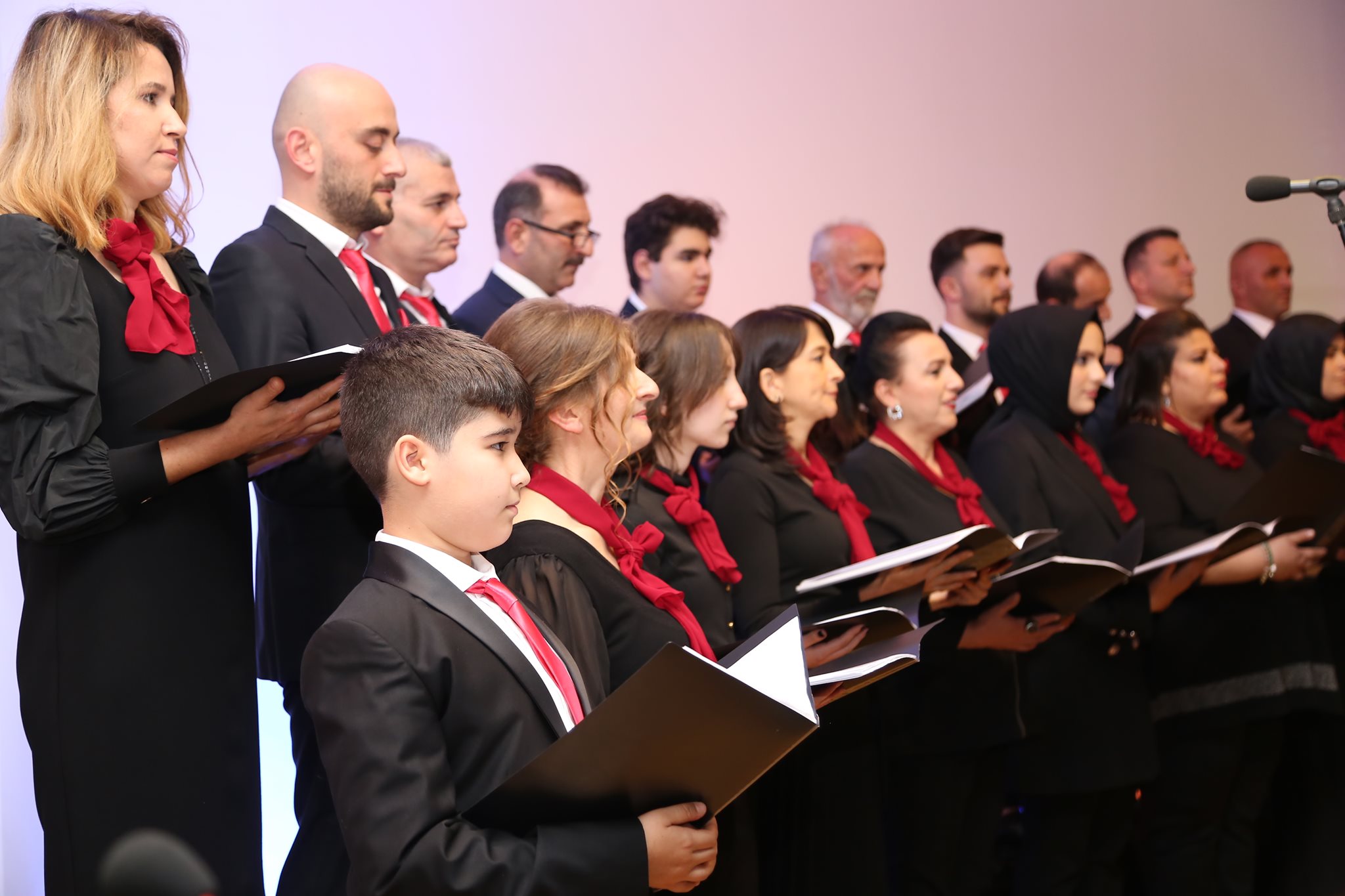 KOROMUZ İZLEYENLERE MUHTEŞEM BİR AKŞAM YAŞATTI