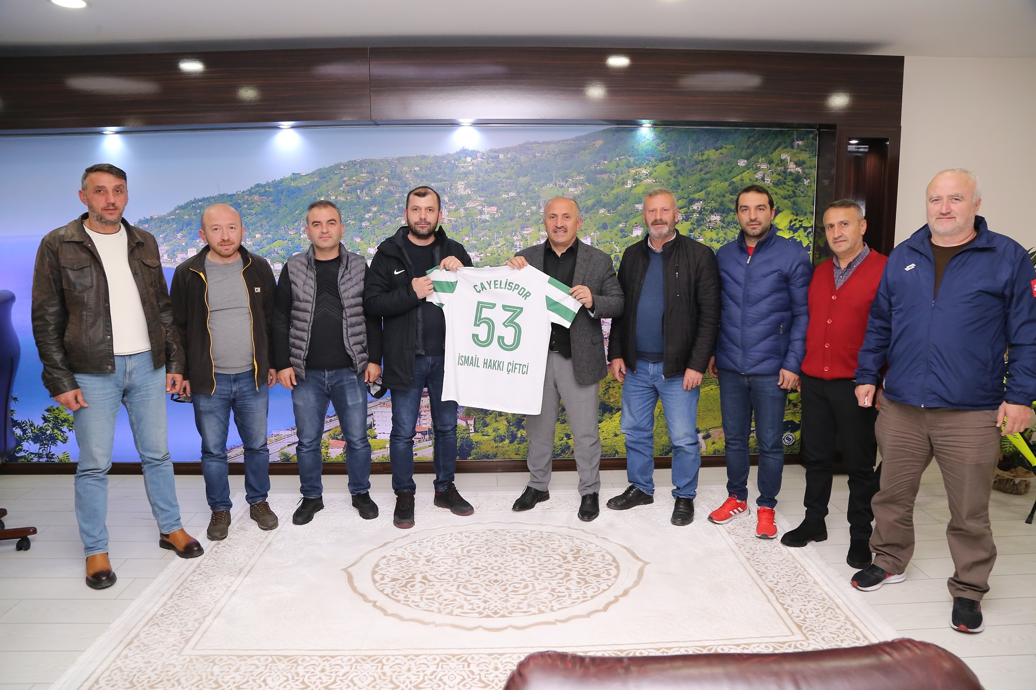 Çayelispor'dan Başkanımıza Forma Hediyesi