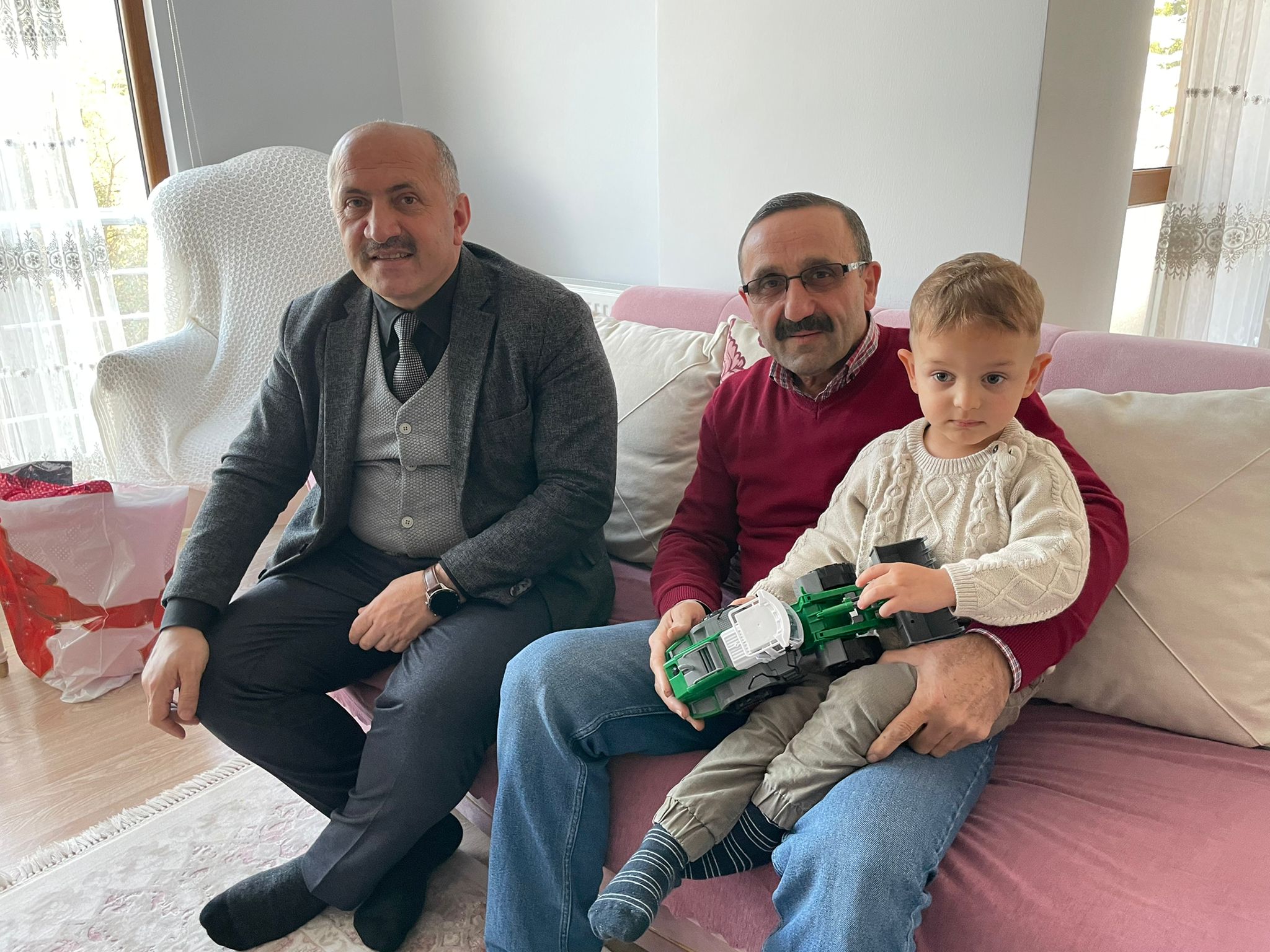 BAŞKANIMIZDAN MİNİK EYMEN'İN MAKİNE PARKINA DESTEK