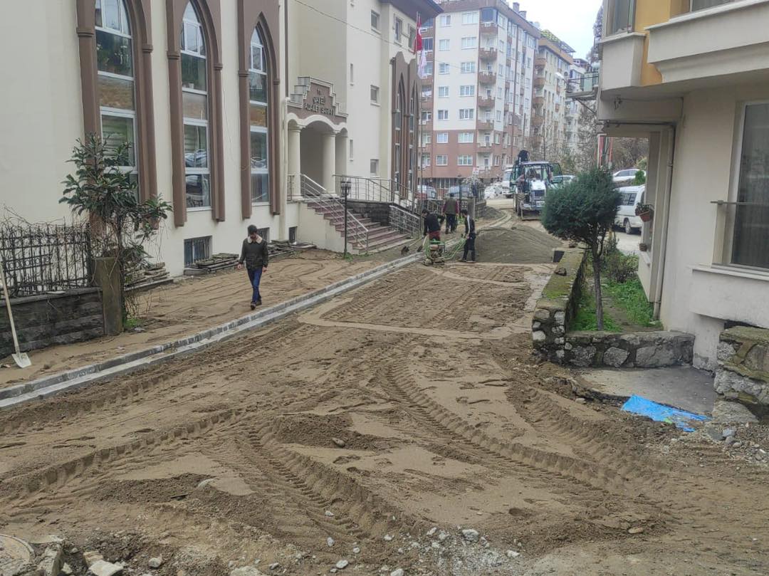 BAŞKANIMIZ MUHTARLARLA BİRLİKTE SAHADA