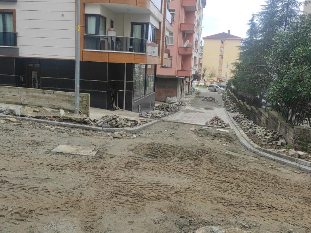 BAŞKANIMIZ MUHTARLARLA BİRLİKTE SAHADA