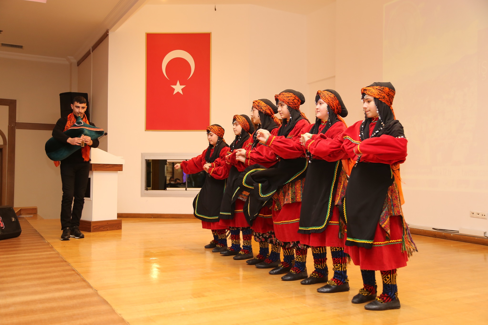 İLÇEMİZİN DÜŞMAN İŞGALİNDEN KURTULUŞUNUN 104. YIL DÖNÜMÜ ETKİNLİKLERİ