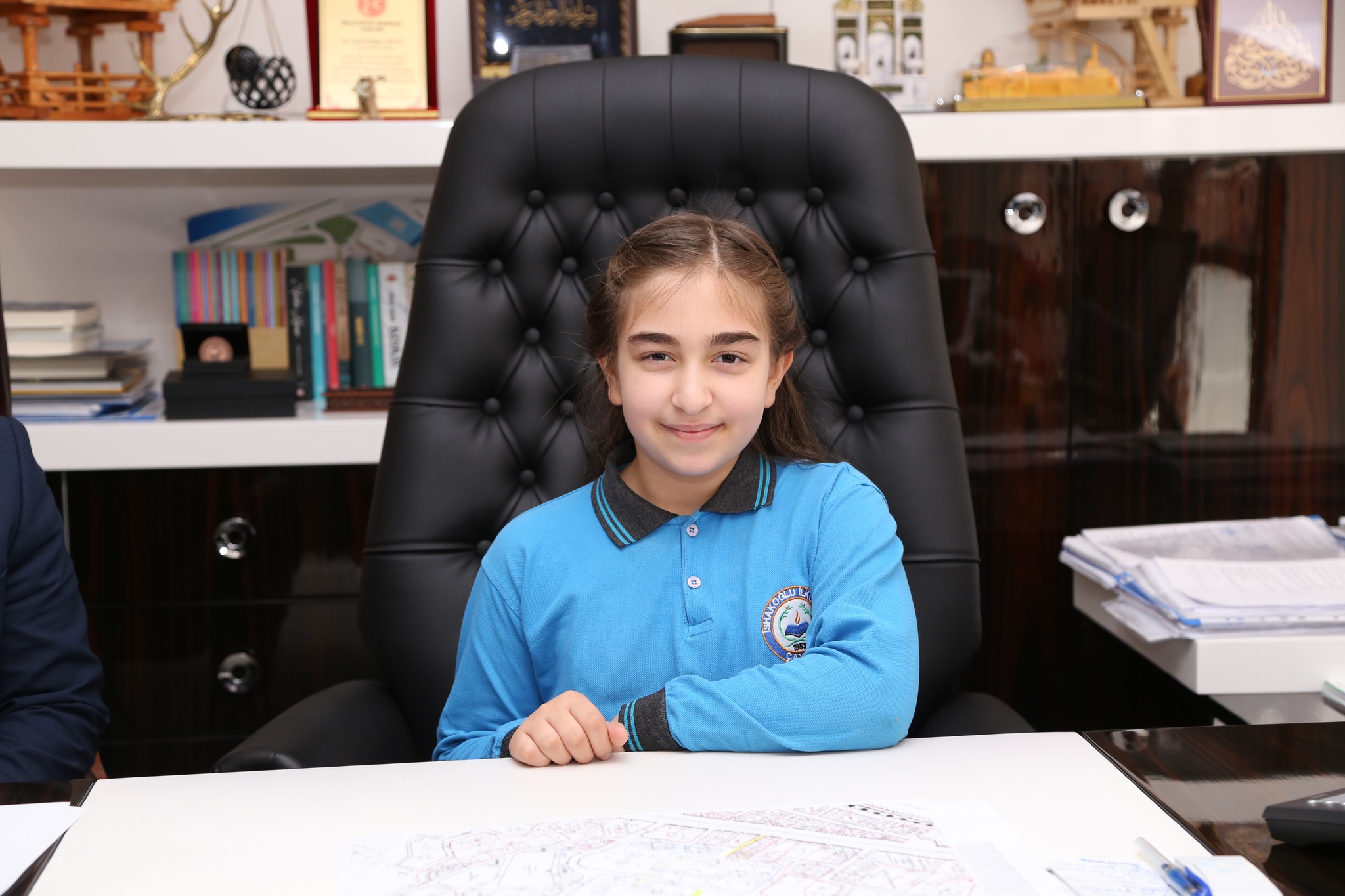 BAŞKANIMIZ KOLTUĞUNU ELİF NUR’A DEVRETTİ