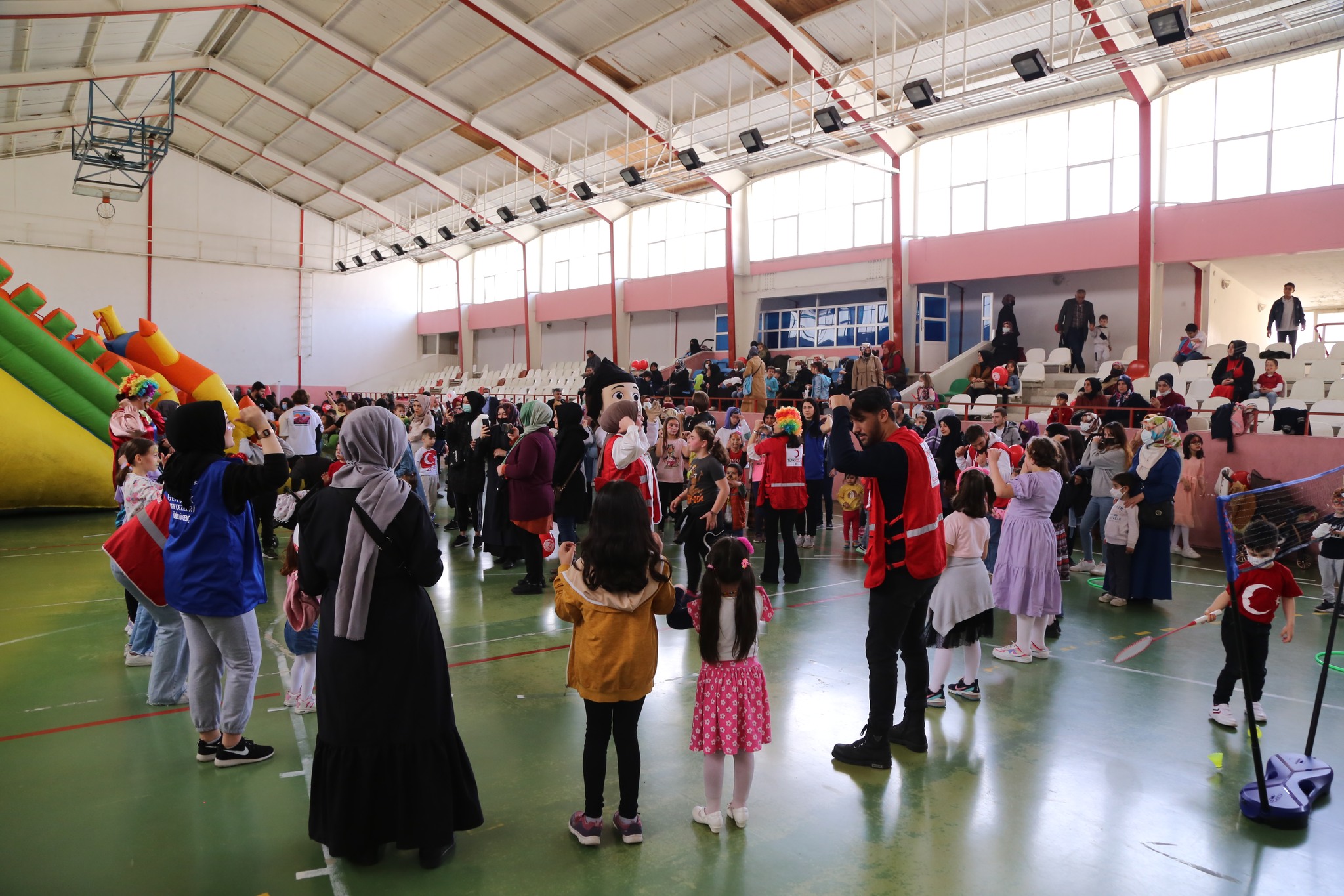 23 NİSAN ÇOCUK ŞENLİĞİMİZDE ÇOCUKLAR DOYASIYA EĞLENDİLER 