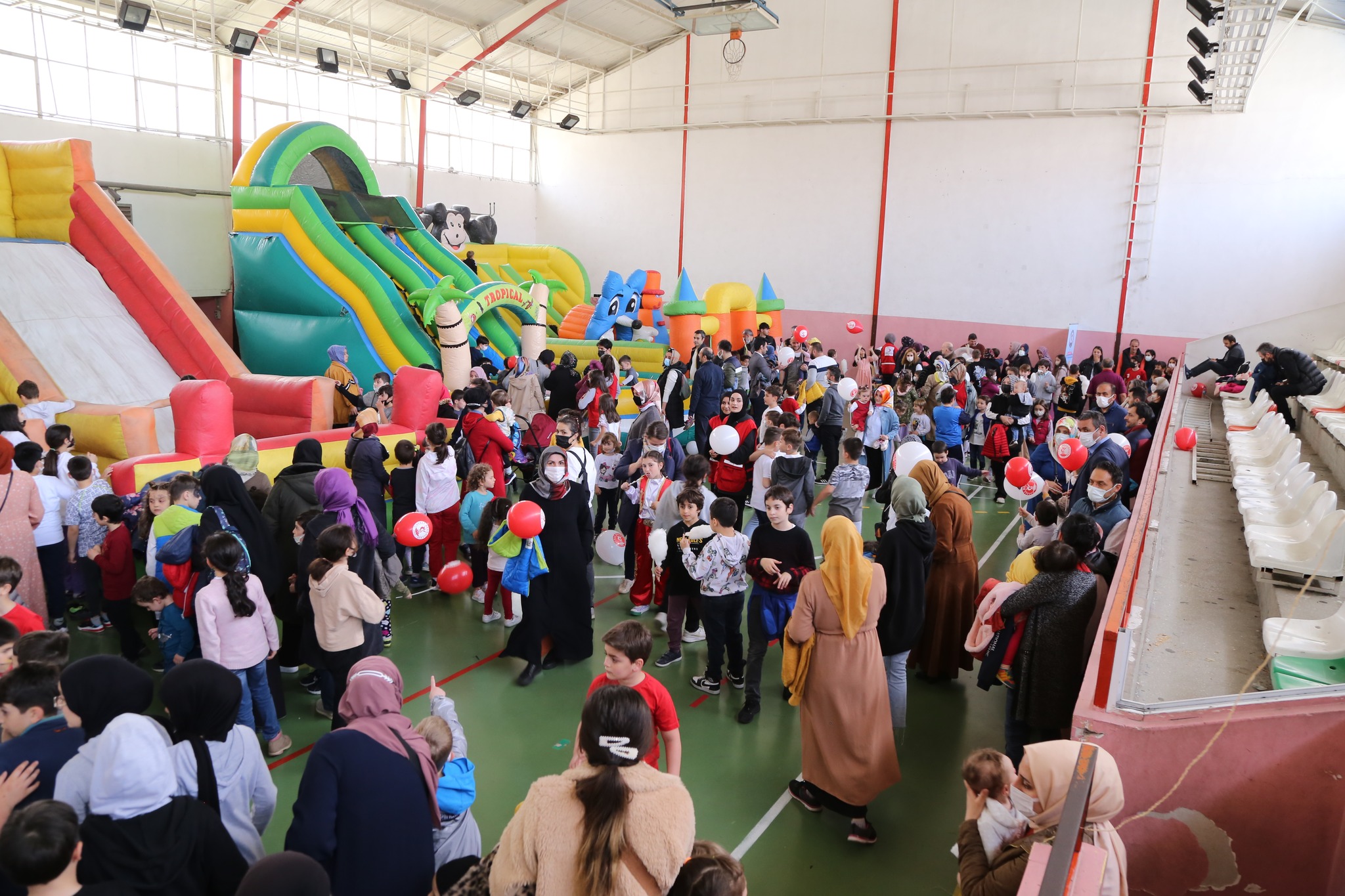 23 NİSAN ÇOCUK ŞENLİĞİMİZDE ÇOCUKLAR DOYASIYA EĞLENDİLER 