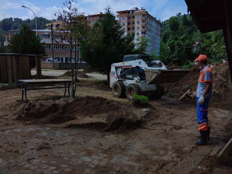 TEMİZLİK EKİPLERİMİZ SAHADA