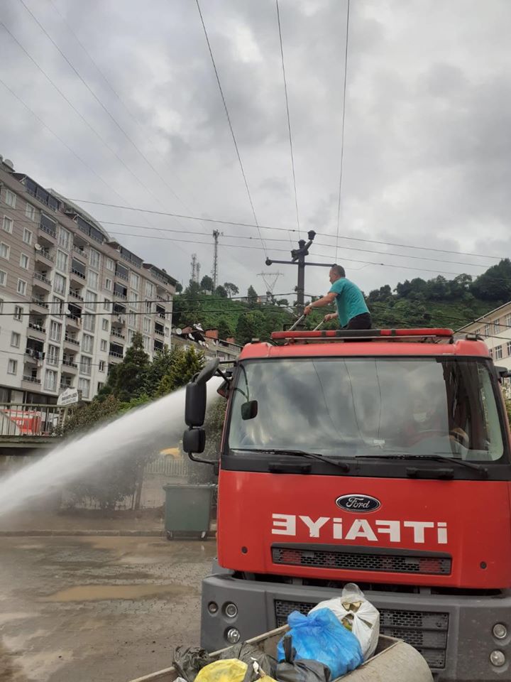 TEMİZLİK EKİPLERİMİZ SAHADA