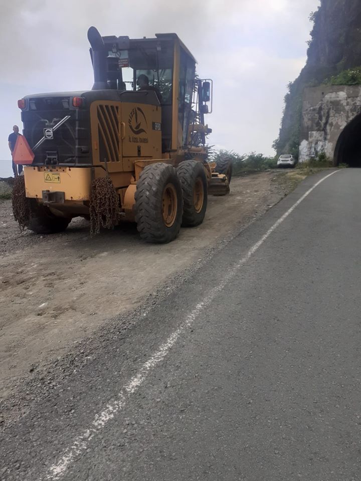 KEMER SAHİLİNDE TEMİZLİK YAPILDI