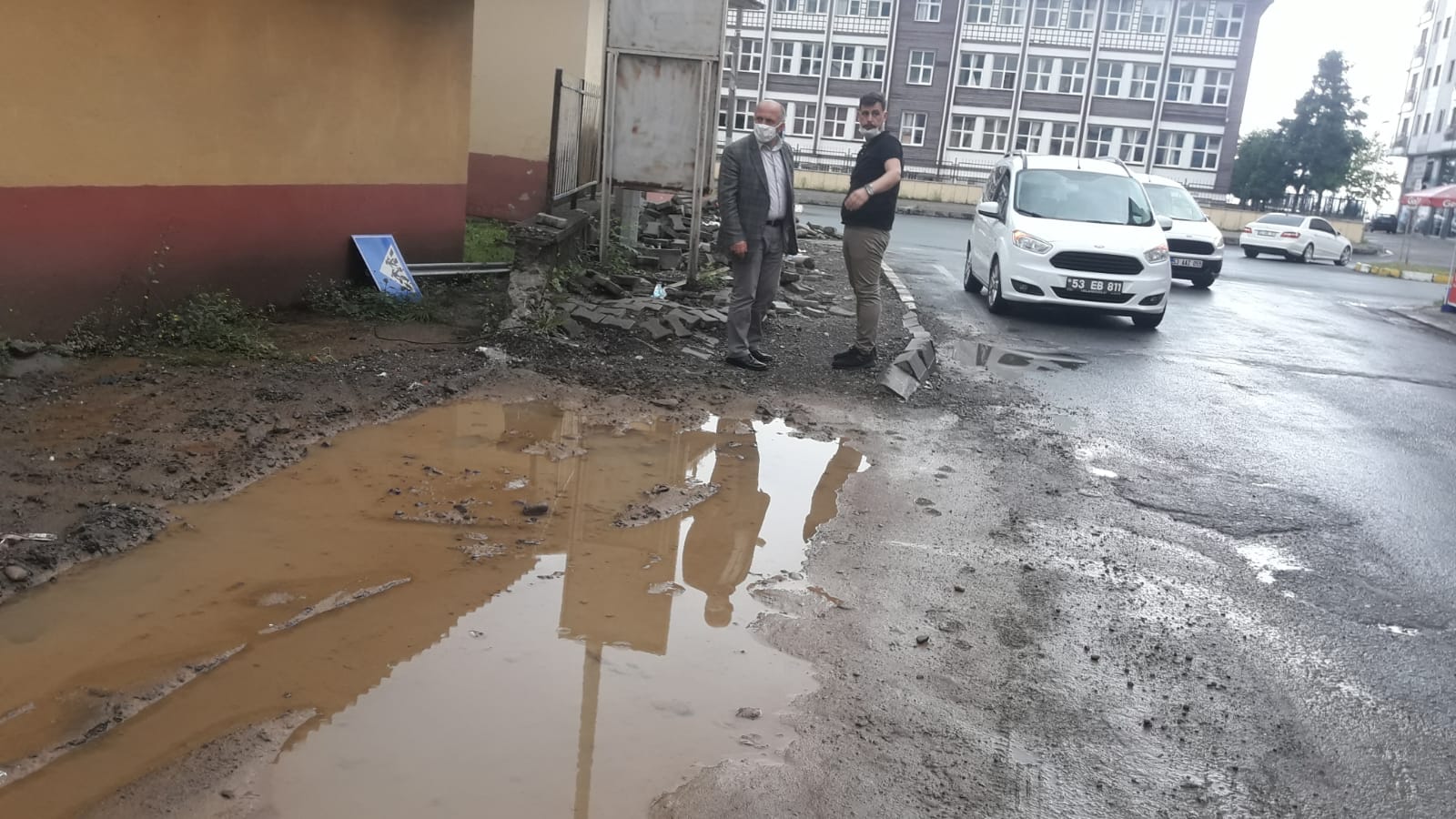 BAŞKANIMIZ FAKÜLTE YOLUNDAKİ ÇALIŞMALARI YERİNDE İNCELEDİ