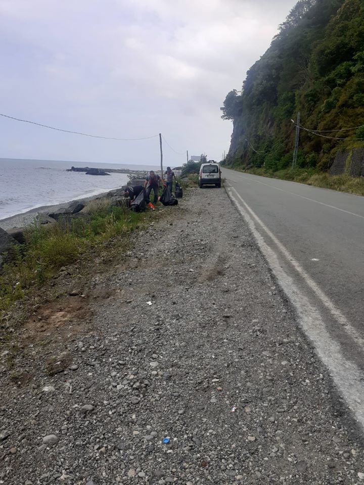 KEMER SAHİLİNDE TEMİZLİK YAPILDI