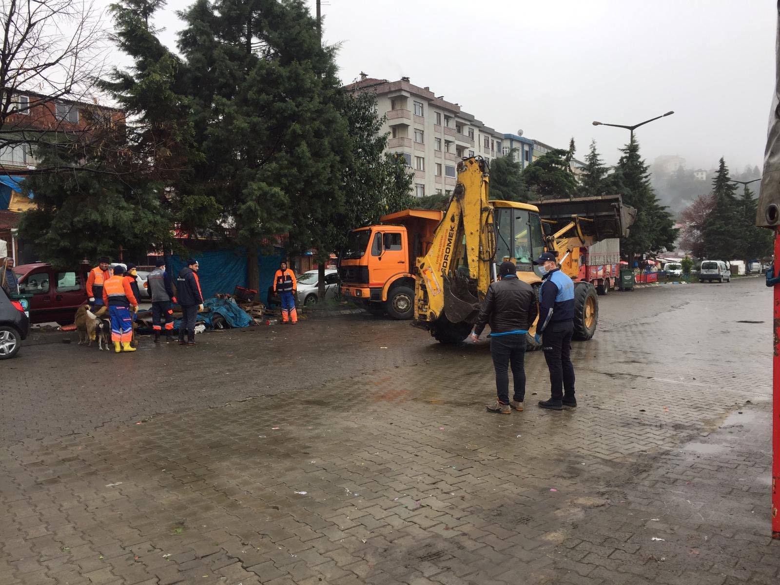 PAZAR YERİNDEKİ SERGİLERİ KALDIRDIK