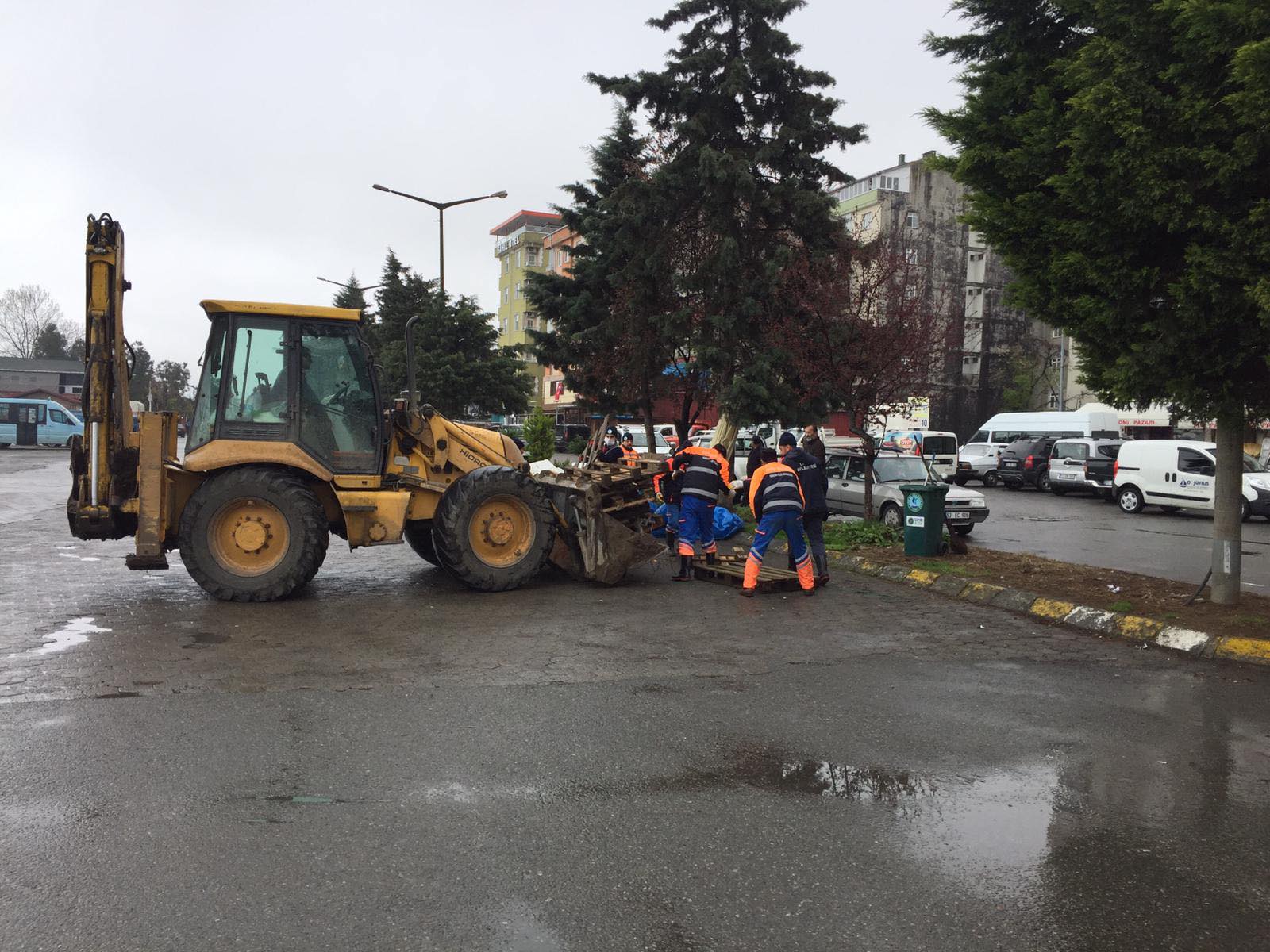 PAZAR YERİNDEKİ SERGİLERİ KALDIRDIK
