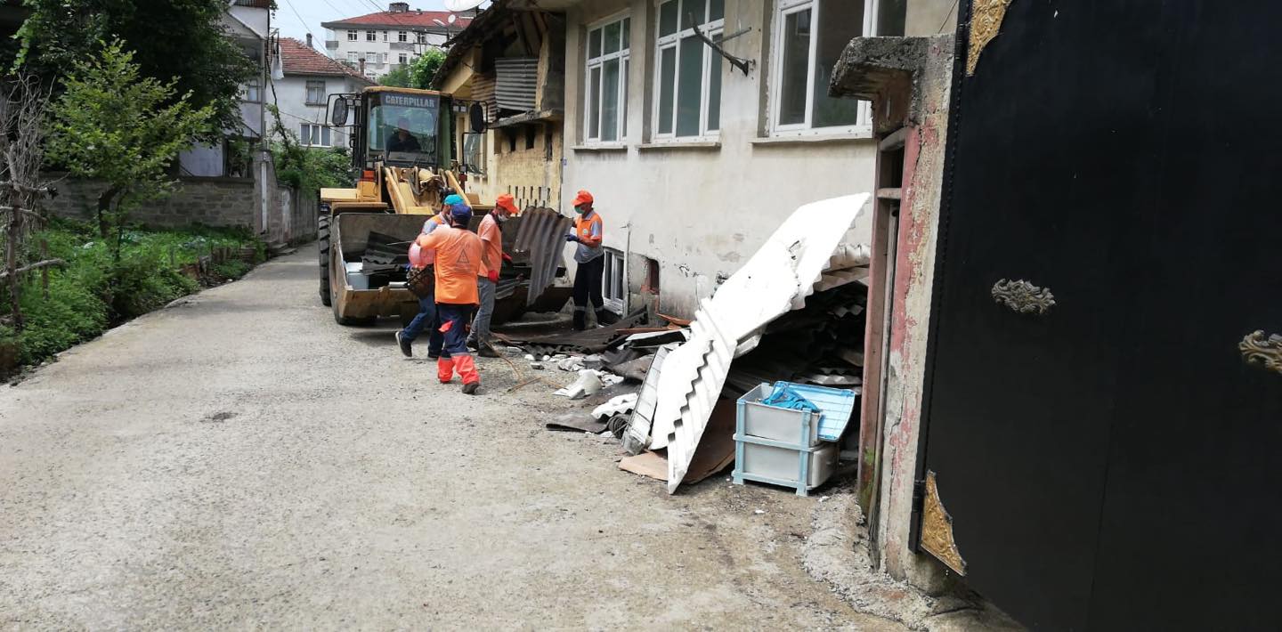 TEMİZLİK EKİPLERİMİZ SAHADA