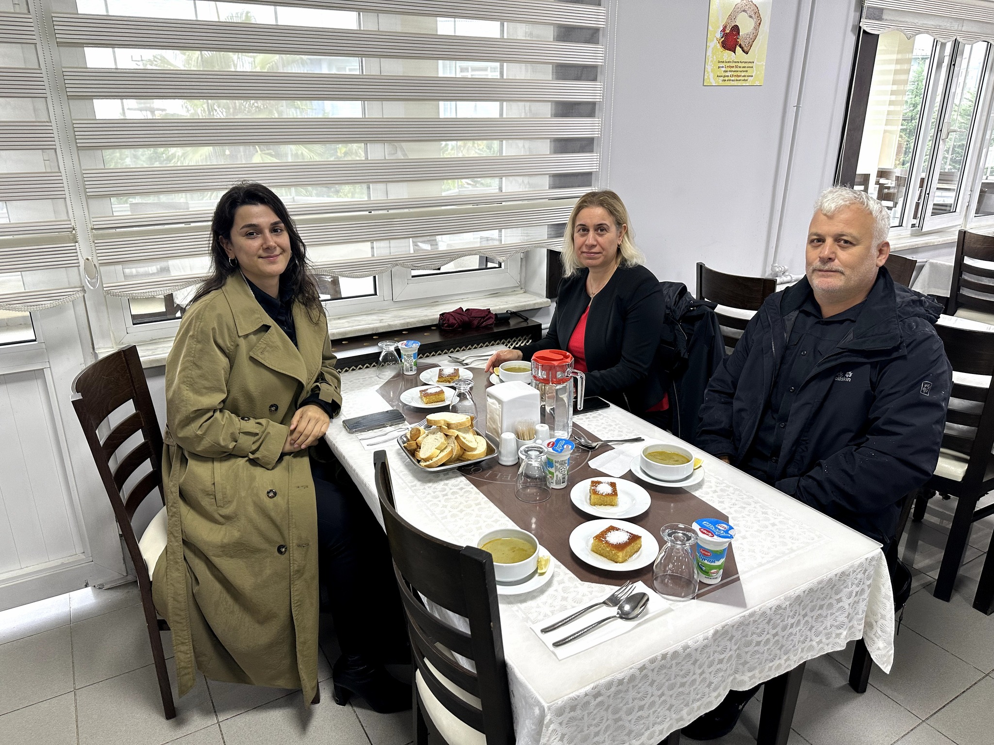 MUHTARLARLA YEMEKTE BİR ARAYA GELİNDİ