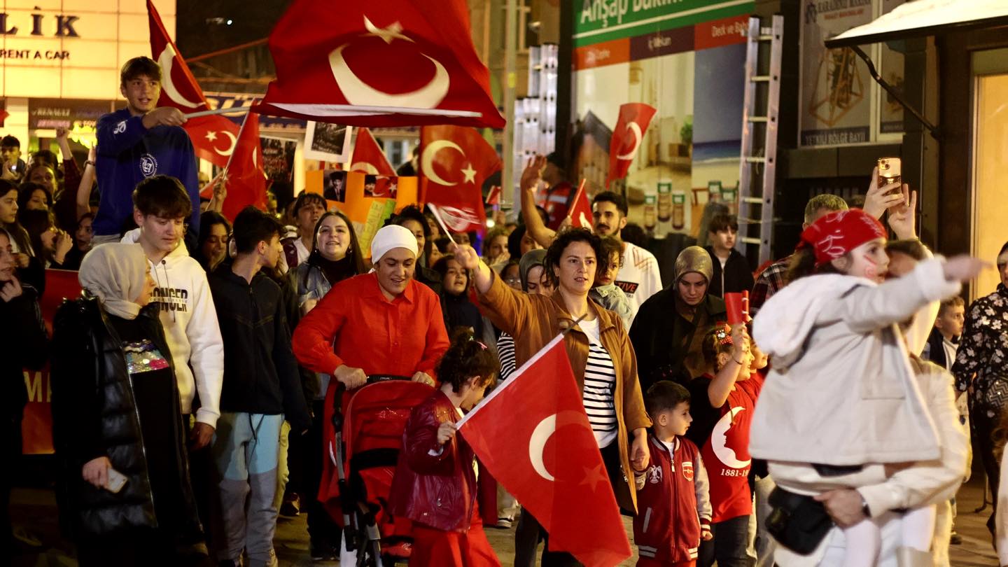 FENER ALAYI GEÇİŞİ ÇOŞKUYLA GERÇEKLEŞTİRİLDİ