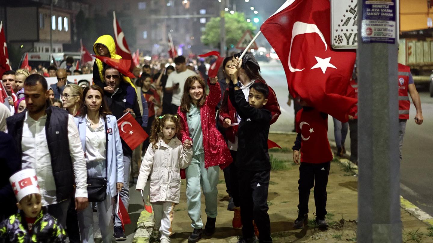FENER ALAYI GEÇİŞİ ÇOŞKUYLA GERÇEKLEŞTİRİLDİ