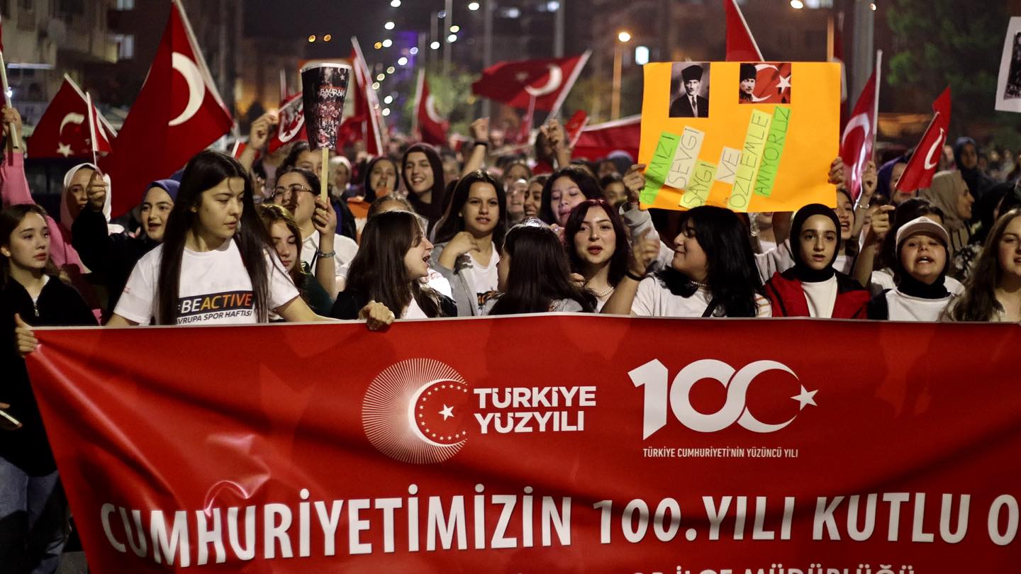 FENER ALAYI GEÇİŞİ ÇOŞKUYLA GERÇEKLEŞTİRİLDİ