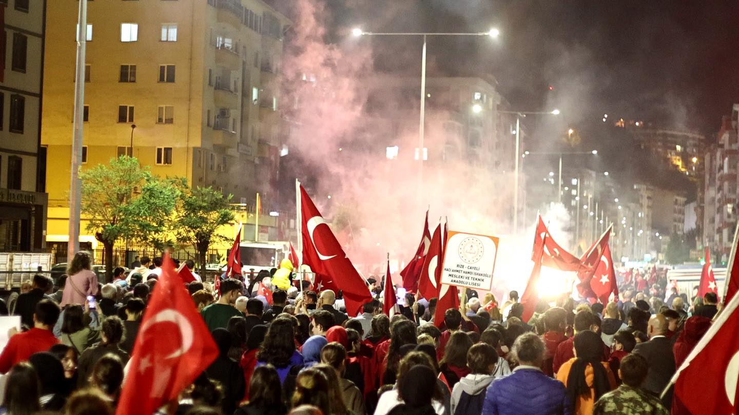FENER ALAYI GEÇİŞİ ÇOŞKUYLA GERÇEKLEŞTİRİLDİ