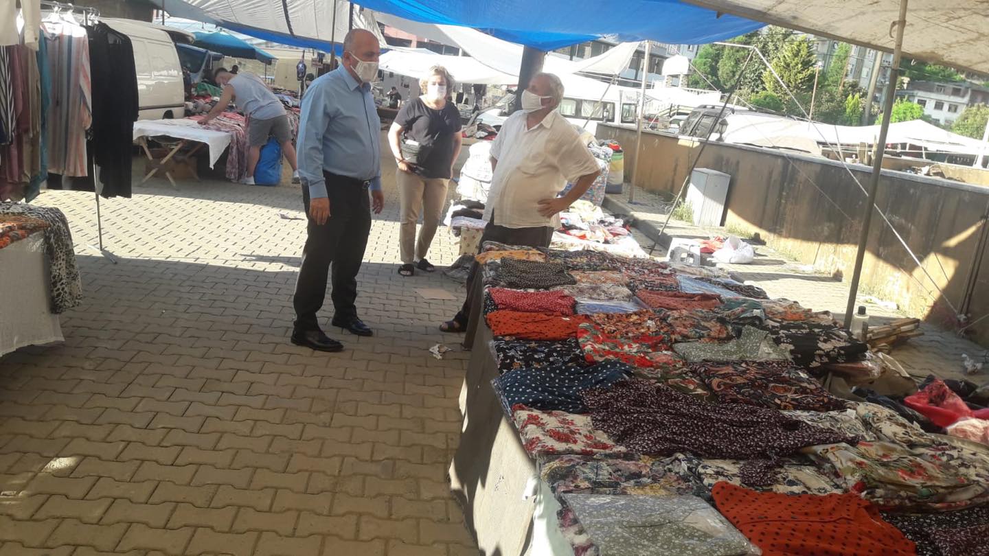 SEL FELAKETİNİN ARDINDAN KURULAN ELBİSE PAZARINA ZİYARET