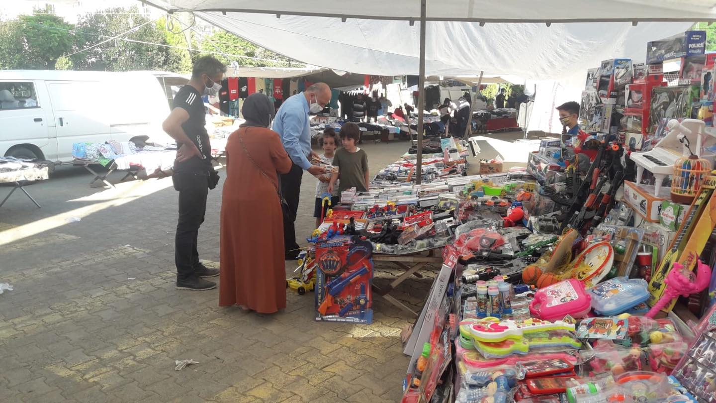 SEL FELAKETİNİN ARDINDAN KURULAN ELBİSE PAZARINA ZİYARET