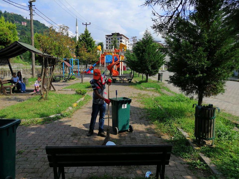 TEMİZLİK EKİPLERİMİZ SAHADA