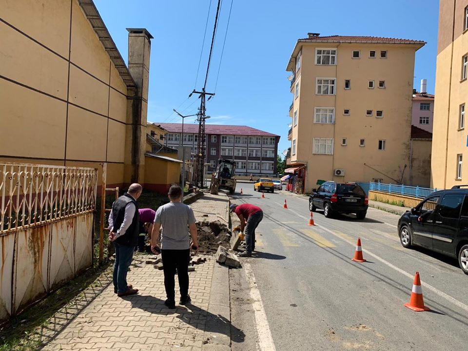 OKULLAR BÖLGESİNDE YOL GENİŞLETME ÇALIŞMASI