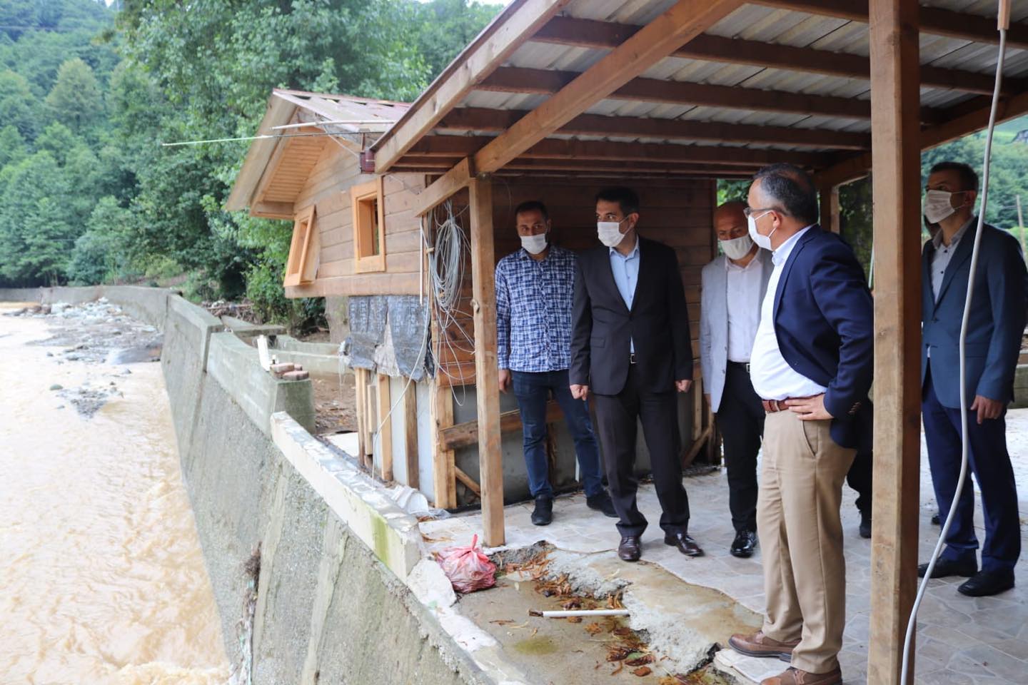 RİZE VALİMİZ SAYIN KEMAL ÇEBER İLÇEMİZDEKİ AFET BÖLGELERİNİ İNCELEDİ