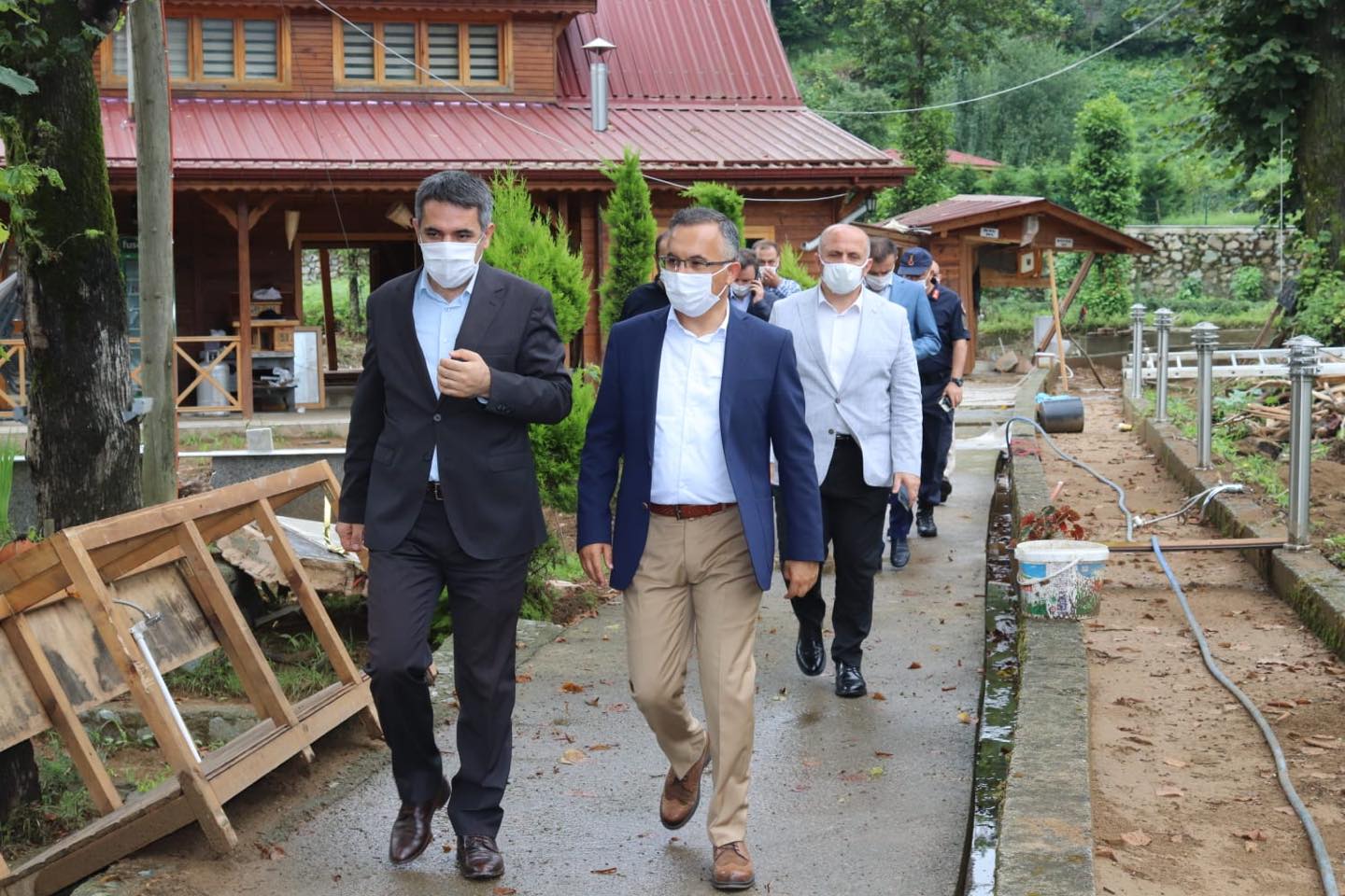 RİZE VALİMİZ SAYIN KEMAL ÇEBER İLÇEMİZDEKİ AFET BÖLGELERİNİ İNCELEDİ