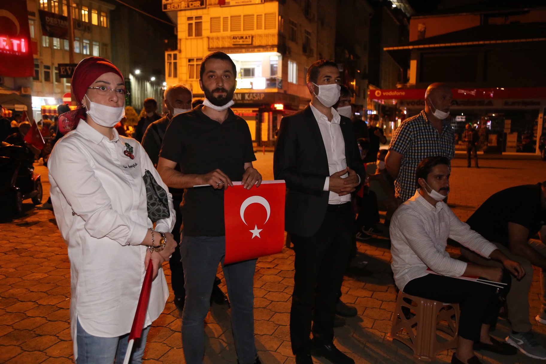 15 TEMMUZ’UN 4.YILINDA İLÇEMİZDE ANMA TÖRENİ DÜZENLENDİ