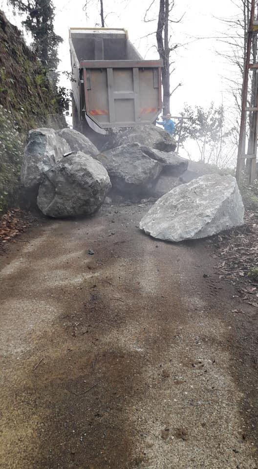 KÜÇÜKTAŞHANE MAHALLESİNDE YOL GENİŞLETME ÇALIŞMASI