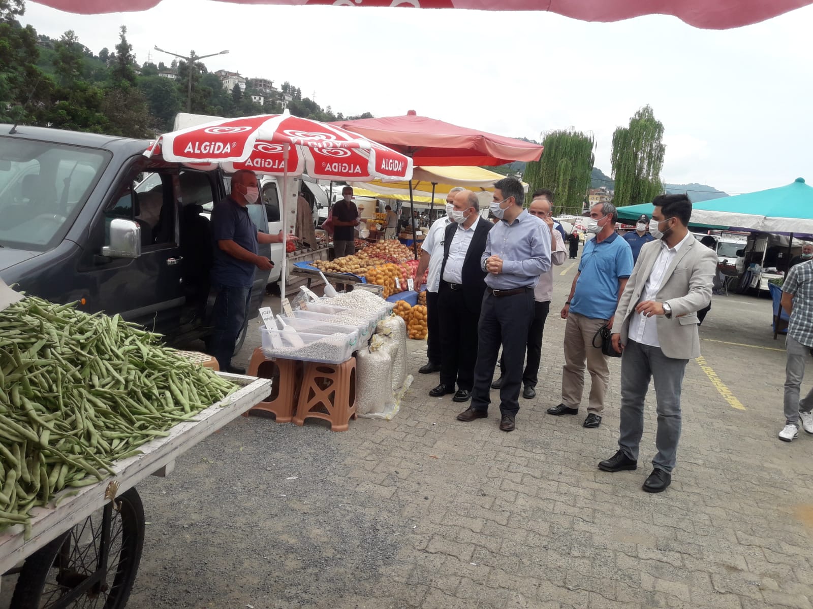 SEBZE-MEYVE PAZAR YERİNİ GEZDİLER
