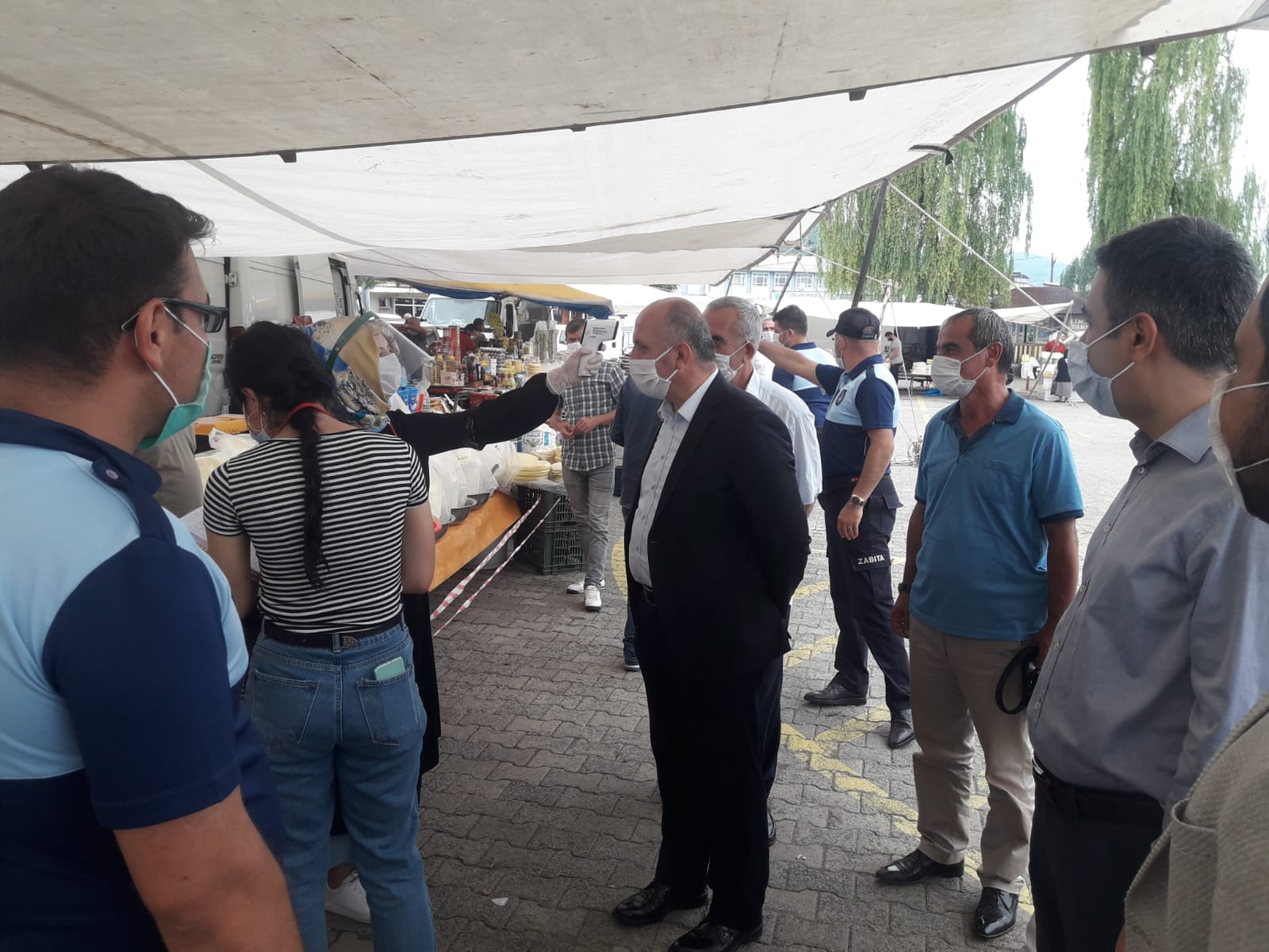 PAZARCI ESNAFI SAĞLIK EKİPLERİ TARAFINDAN KONTROL EDİLİYOR