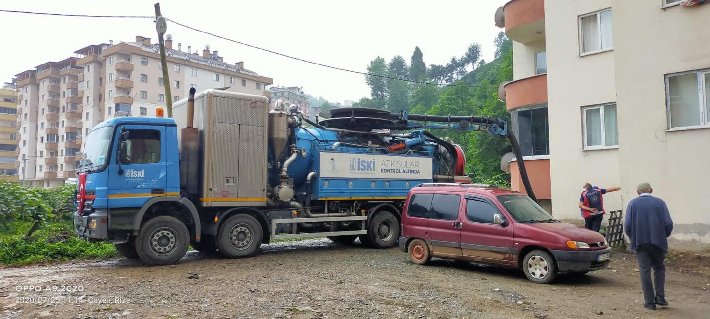 İBB’DEN TALEP ETTİĞİMİZ ARAÇLA BORDUM KATLARDAKİ BALÇIKLARI TEMİZLİYOR, KANALLARI AÇIYORUZ