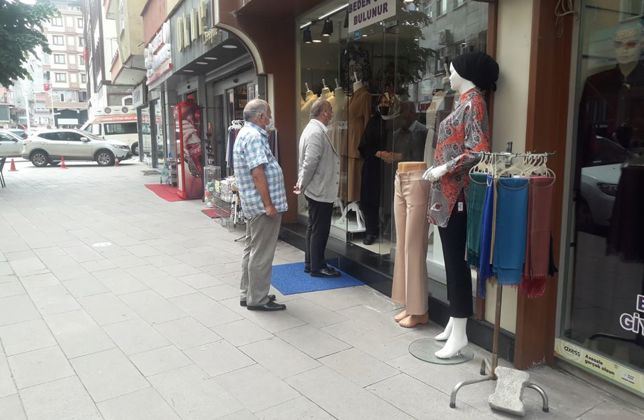 BAŞKANIMIZ AÇILIŞ SONRASI ESNAFI ZİYARET ETTİ