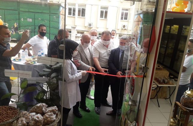 BAŞKANIMIZ AÇILIŞ SONRASI ESNAFI ZİYARET ETTİ