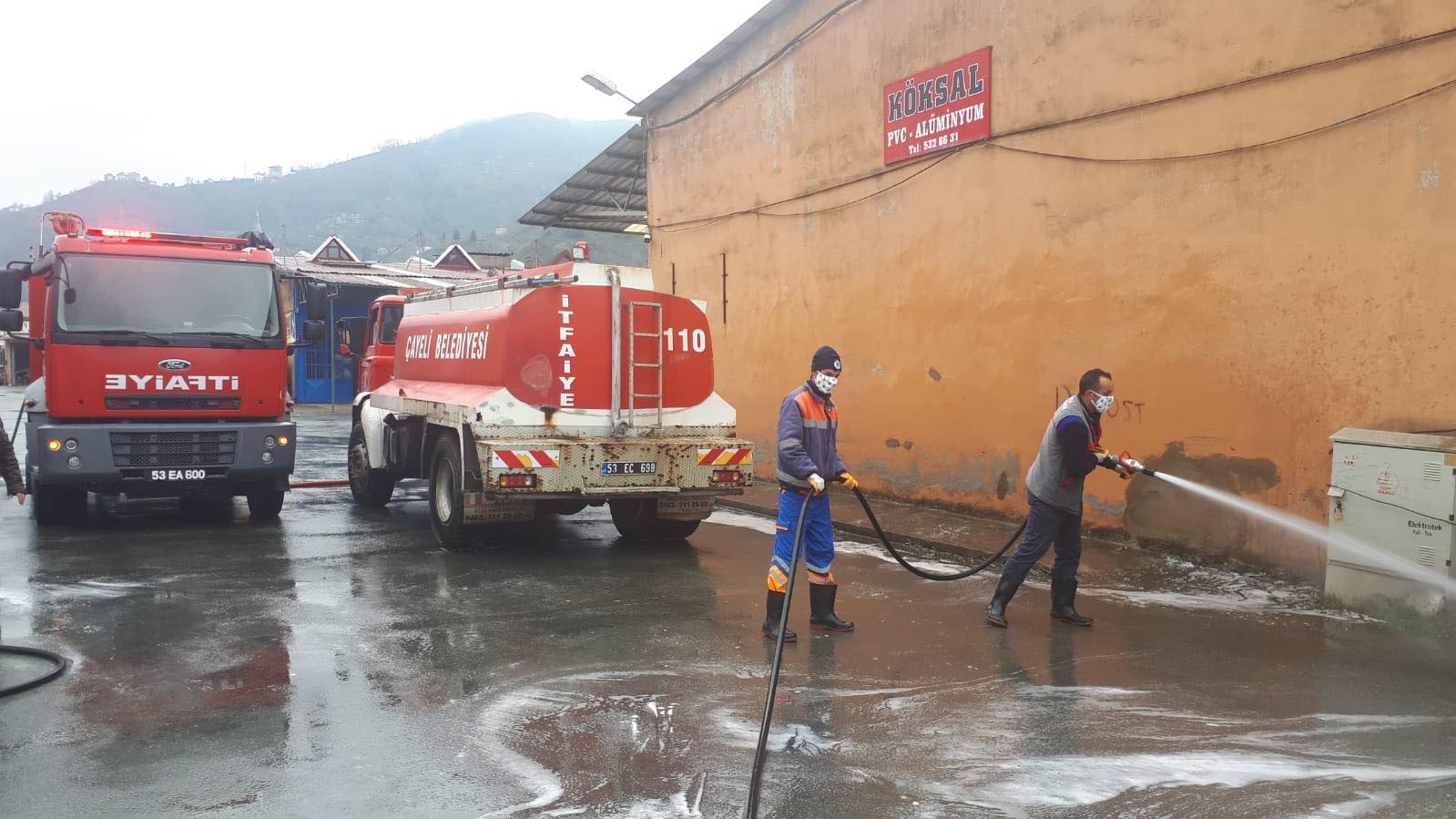 SANAYİ SİTESİNİ KÖPÜKLE YIKADIK