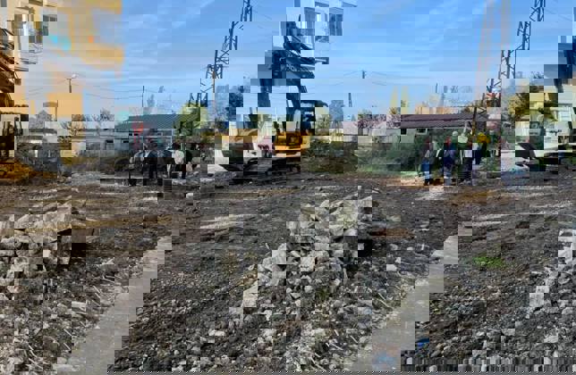 YAKA MAHALLESİNDE ÇEVRE DÜZENLEMESİNE BAŞLADIK