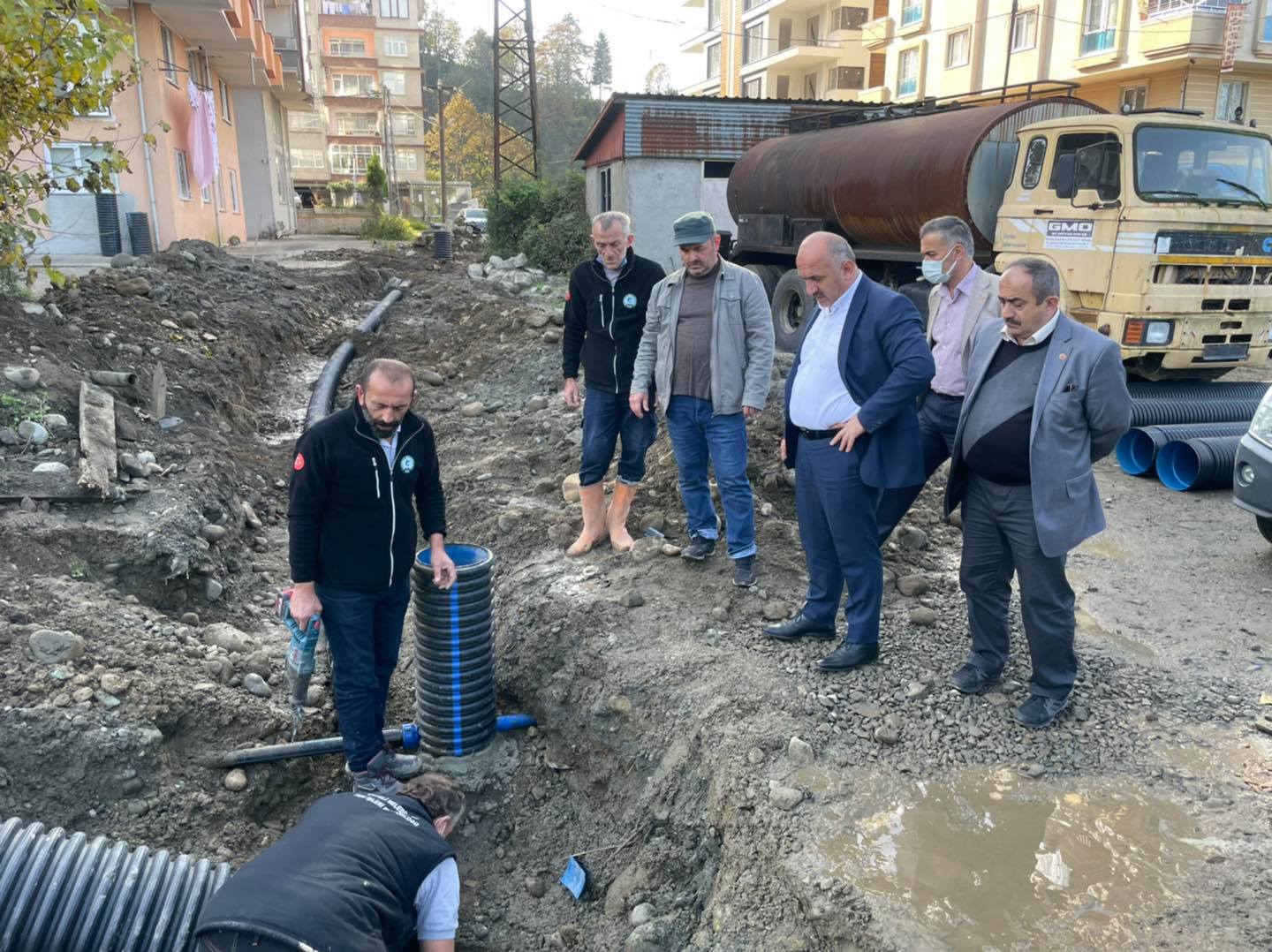 YAKA MAHALLESİNDE ÇEVRE DÜZENLEMESİNE BAŞLADIK