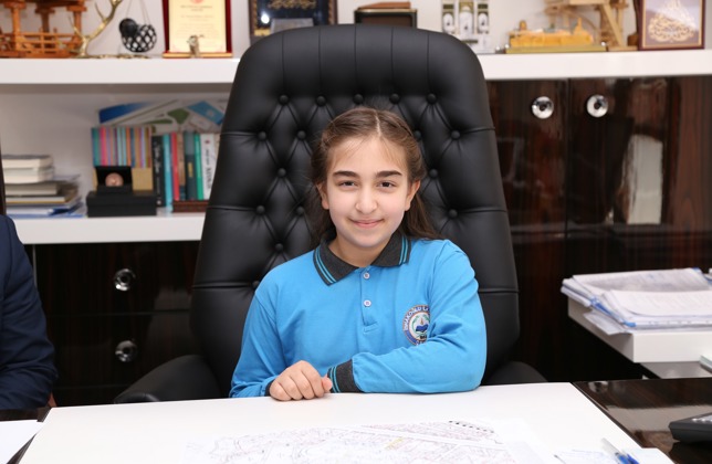 BAŞKANIMIZ KOLTUĞUNU ELİF NUR’A DEVRETTİ