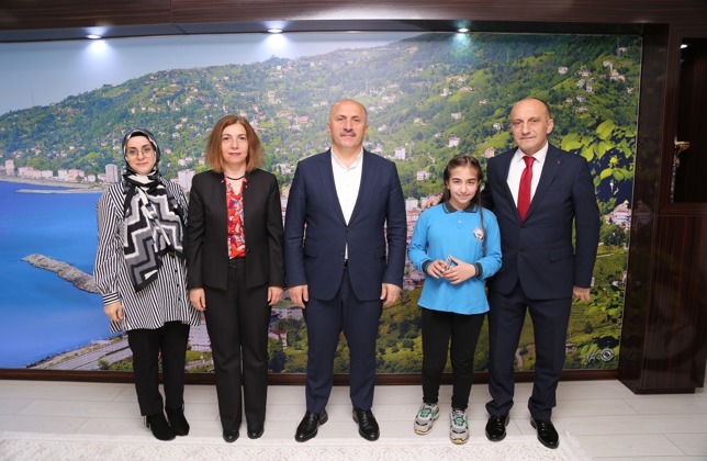BAŞKANIMIZ KOLTUĞUNU ELİF NUR’A DEVRETTİ