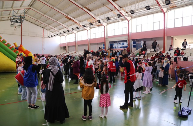 23 NİSAN ÇOCUK ŞENLİĞİMİZDE ÇOCUKLAR DOYASIYA EĞLENDİLER 