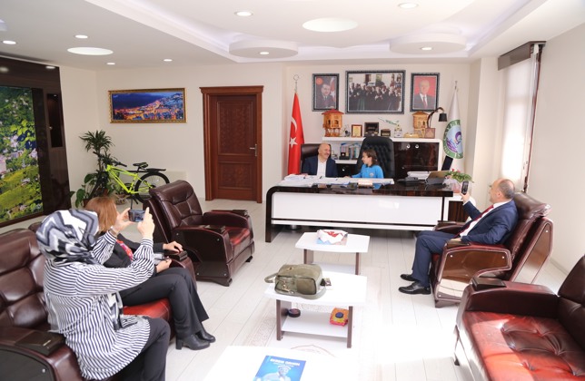 BAŞKANIMIZ KOLTUĞUNU ELİF NUR’A DEVRETTİ