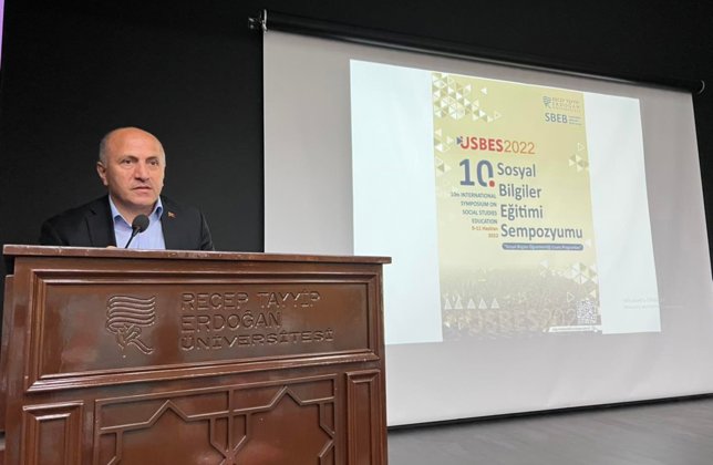 10. Sosyal Bilgiler Eğitimi Sempozyumuna katıldık